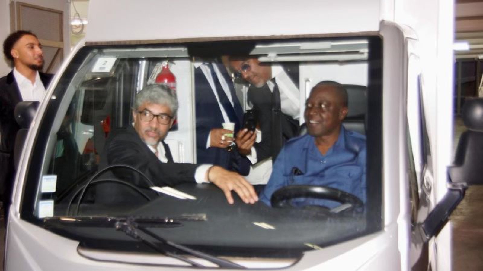 Visite de la délégation ivoirienne à Aix-en-Provence autour des véhicules électriques d'ALVENTIS Automotive